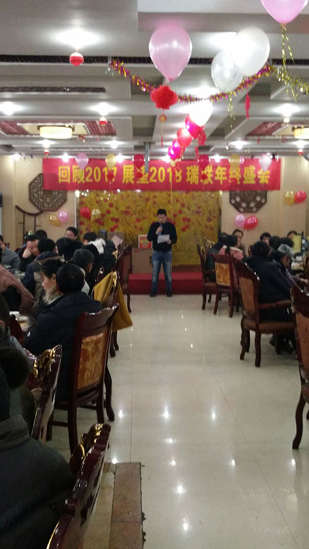 車間主任王壯發表講話